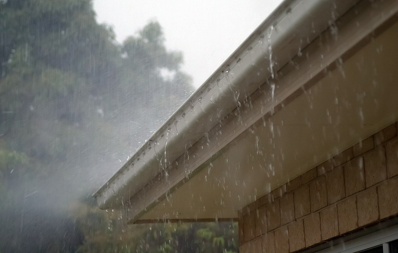 Learn These Gutter Cleaning Safety Tips